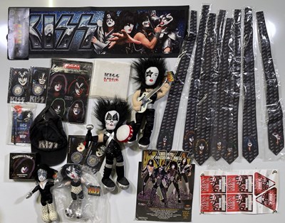 Lot 438 - KISS COLLECTABLES / TOYS.