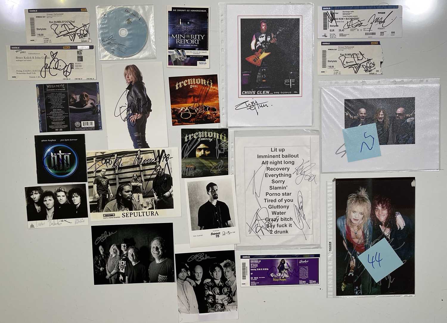 Lot 306 - ROCK / HARD ROCK / METAL AUTOGRAPHS.