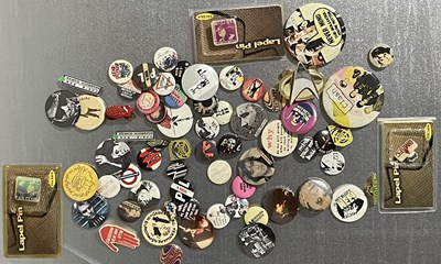 Lot 352 - ASSORTED MUSIC BADGES - CLASH/PISTOLS AND MORE