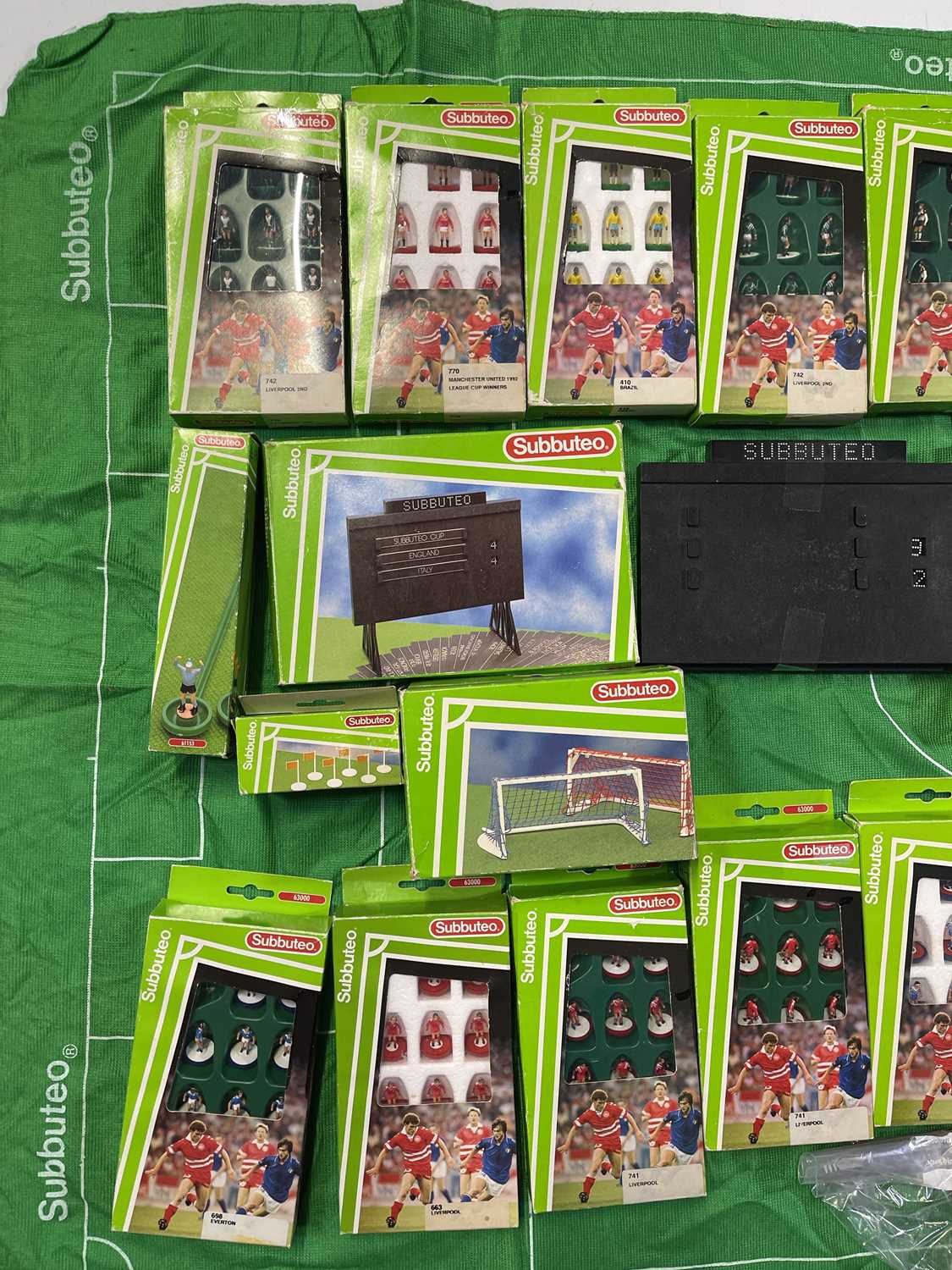 Lot 9 - SUBBUTEO COLLECTION - 26 TEAMS PLUS EXTRAS.