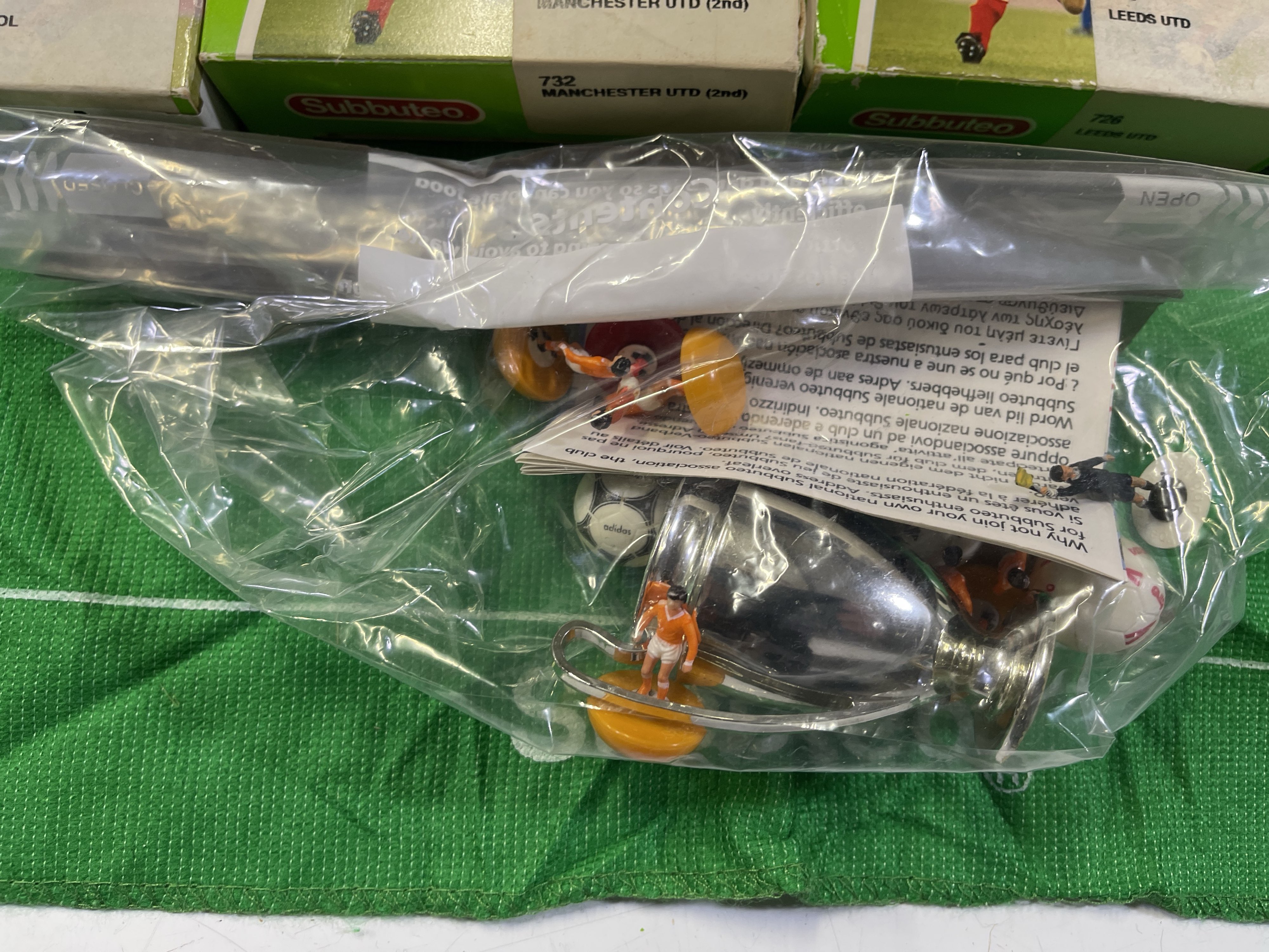 Lot 9 - SUBBUTEO COLLECTION - 26 TEAMS PLUS EXTRAS.