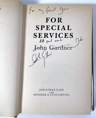 Lot 29 - JOHN GARDNER - JAMES BOND - FOR SPECIAL SERVICES - 1982 - SIGNED UK FIRST EDITION.