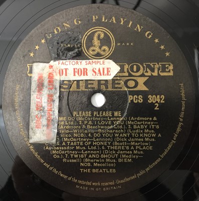 Lot 85 - THE BEATLES - PLEASE PLEASE ME LP (ORIGINAL UK STEREO 'BLACK AND GOLD' - PCS 3042)