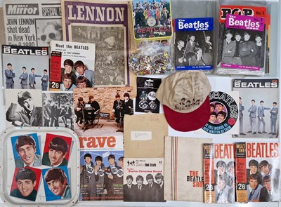 Lot 138 - THE BEATLES - MEMORABILIA INC PROGRAMME / MONTHLY MAGAZINES / FLEXIS / TRAY.