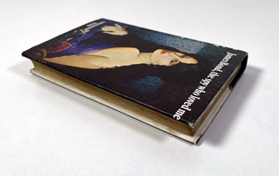 Lot 218 - CHRISTOPHER WOOD - JAMES BOND - THE SPY WHO LOVED ME (1977) FIRST EDITION.