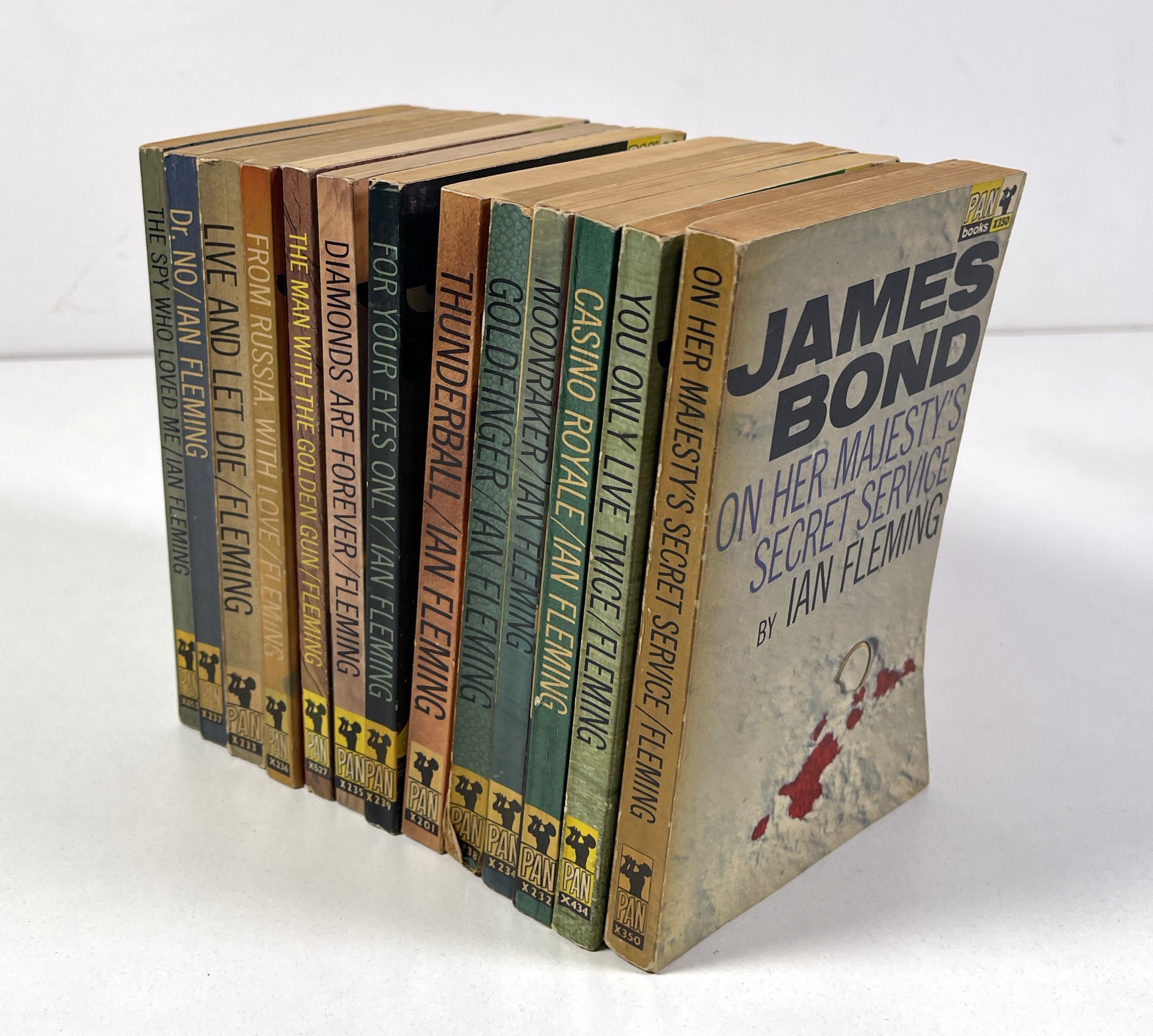 Lot 47 IAN FLEMING JAMES BOND SET OF PAN lot-47-ian-fleming-james-bond-set-of-pan