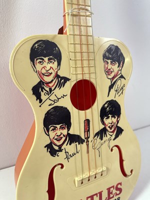 Lot 167 - THE BEATLES - SELCOL NEW SOUND GUITAR.