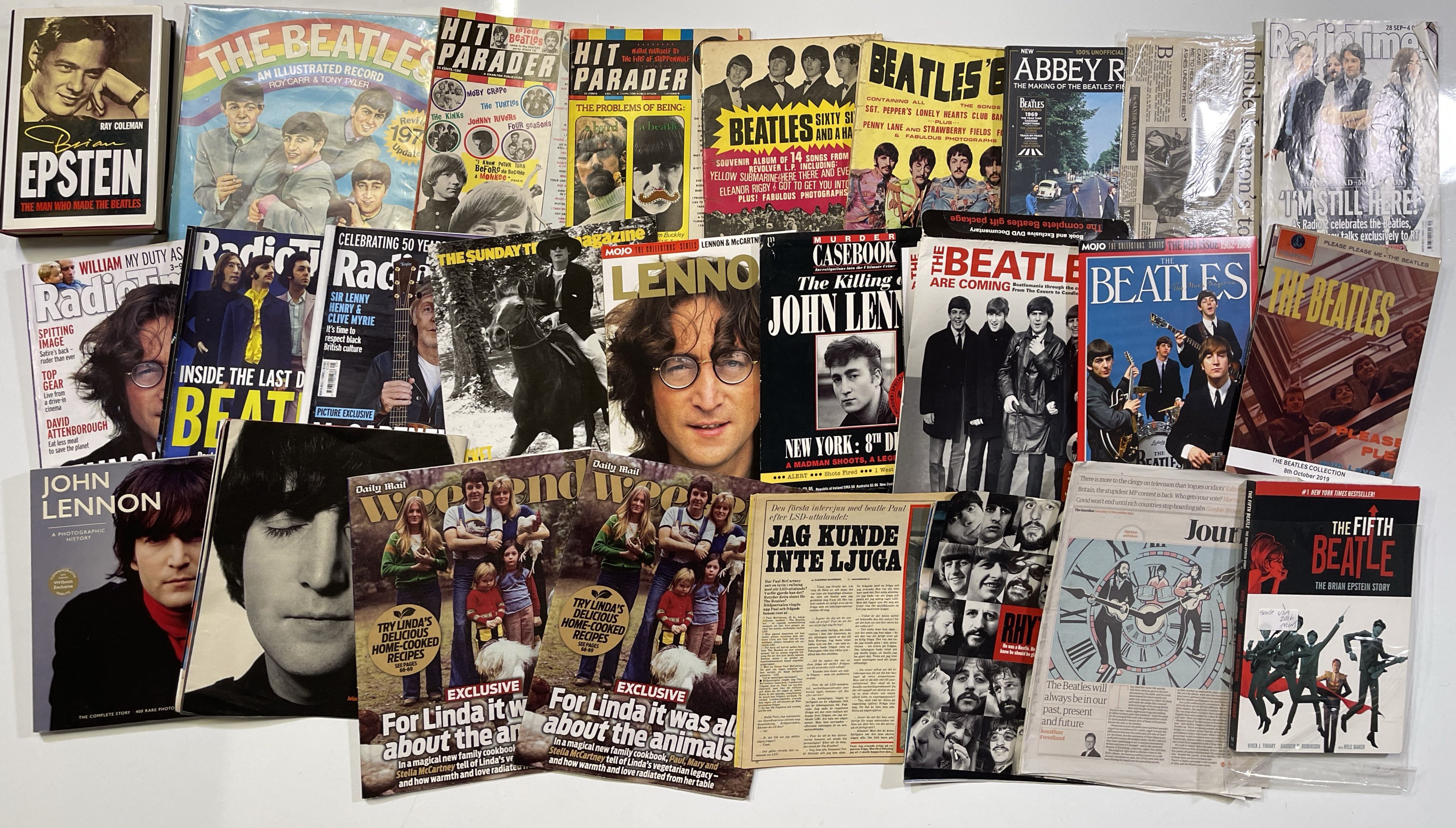 Lot 225 - THE BEATLES - ASSORTED COLLECTABLES.