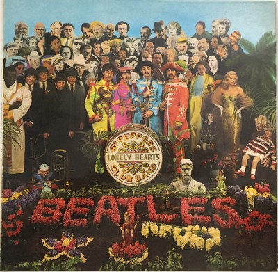 Lot 22 - THE BEATLES - SGT PEPPER'S LONELY HEARTS CLUB BAND LP (LABEL OMITS 'A DAY IN THE LIFE' - UK PMC 7027)