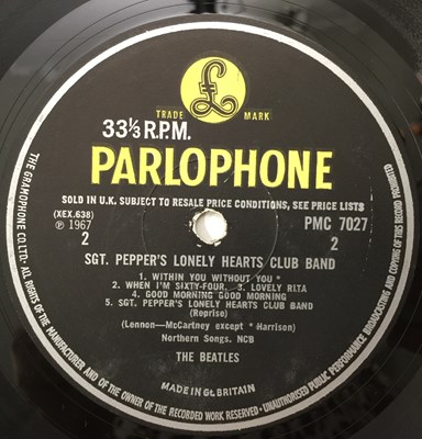 Lot 22 - THE BEATLES - SGT PEPPER'S LONELY HEARTS CLUB BAND LP (LABEL OMITS 'A DAY IN THE LIFE' - UK PMC 7027)