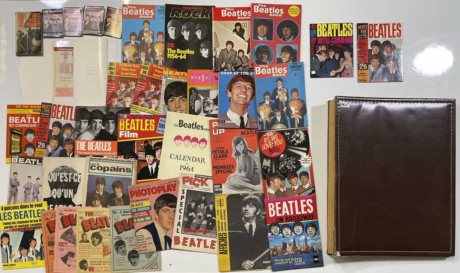 Lot 133 - THE BEATLES ORIGINAL MAGAZINES.