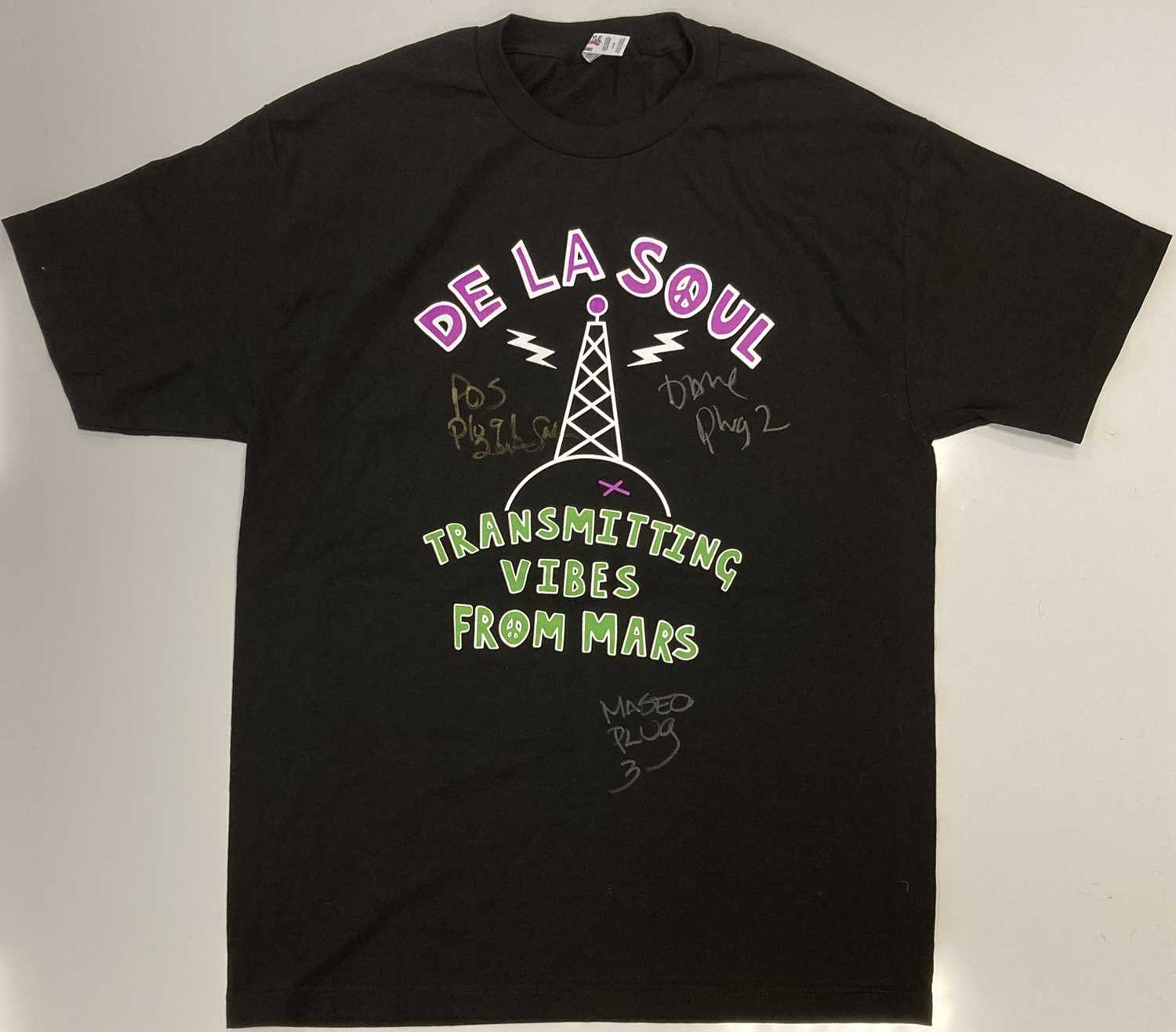 Lot 226 - SIGNED DE LA SOUL T-SHIRT