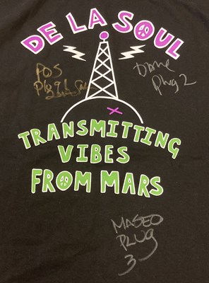 Lot 226 - SIGNED DE LA SOUL T-SHIRT