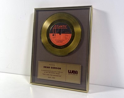 Lot 290 - BEATLES INTEREST - JULIAN LENNON OFFICIAL CANADIAN AWARD. ﻿