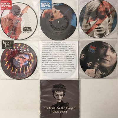 Lot 813 - DAVID BOWIE - 40TH ANNIVERSARY 7" PACK