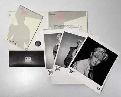 Lot 369 - DAVID BOWIE - PRESS PACK AND PROGRAMMES.