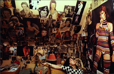 Lot 374 - RECREATE A BOWIE FAN'S BEDROOM FROM 1972/73 - LARGE COLLECTION OF ORIGINAL POSTERS AND CUTTINGS.