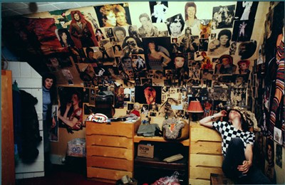 Lot 374 - RECREATE A BOWIE FAN'S BEDROOM FROM 1972/73 - LARGE COLLECTION OF ORIGINAL POSTERS AND CUTTINGS.