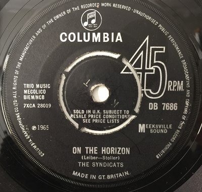 Lot 94 - THE SYNDICATS - CRAWDADDY SIMONE C/W ON THE HORIZON 7" (ORIGINAL UK COPY - COLUMBIA DB 7686)