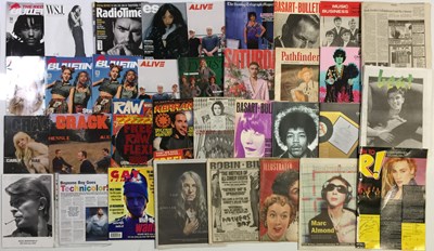 Lot 50 - POP AND ROCK MAGAZINES / PROMO ITEMS.