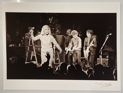 Lot 139 - DEBBIE HARRY / BLONDIE - PHOTOGRAPHER SIGNED HIGH-QUALITY PHOTO PRINT.