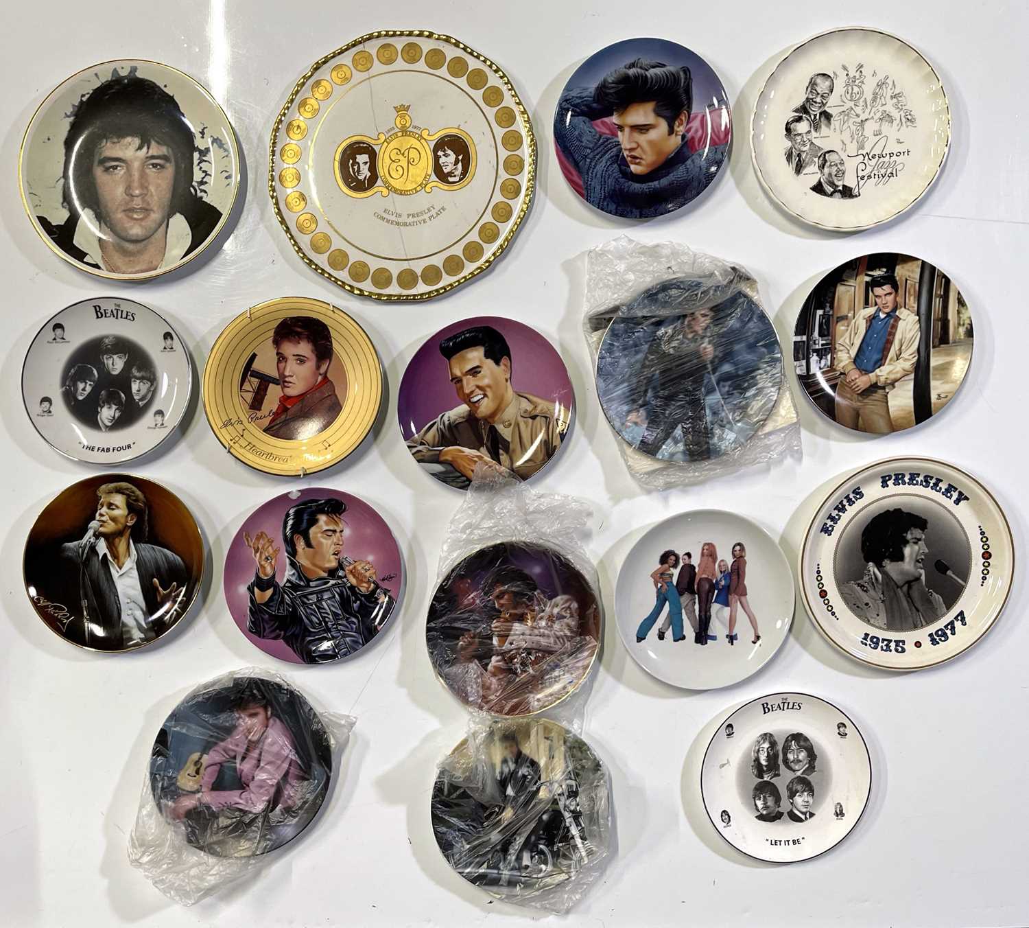 Lot 21600338 ELVIS / ROCK / POP COLLECTABLE PLATES