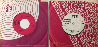 Lot 371 - THE KINKS - 7" PACK