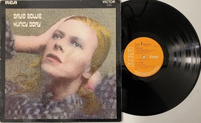 Lot 106 - DAVID BOWIE - HUNKY DORY LP (ORIGINAL UK FRONT LAMINATED PRESSING - RCA VICTOR SF 8244 - NO GEM SLEEVE).