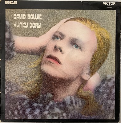 Lot 106 - DAVID BOWIE - HUNKY DORY LP (ORIGINAL UK FRONT LAMINATED PRESSING - RCA VICTOR SF 8244 - NO GEM SLEEVE).