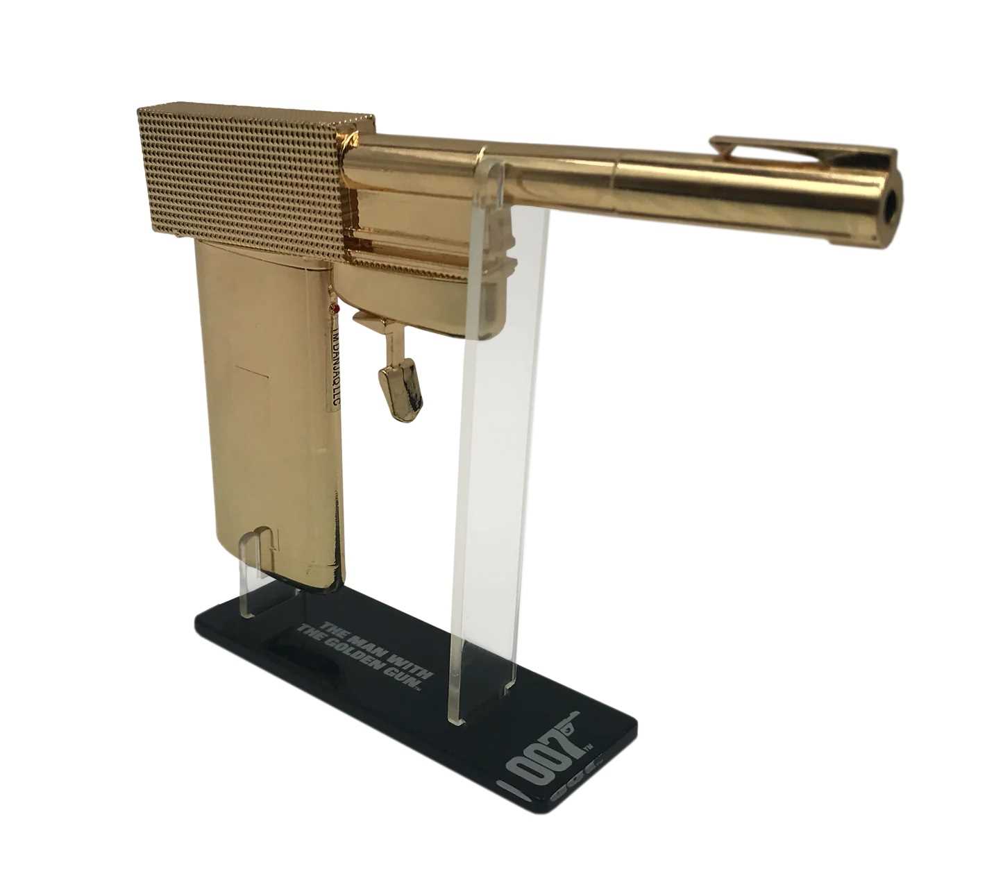 Lot 143 - JAMES BOND -  THE MAN WITH THE GOLDEN GUN - LIMITED EDITION FACTORY ENTERTAINMENT GOLDEN GUN REPLICA.