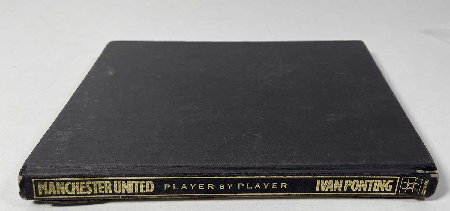 Lot 336 - FOOTBALL MEMORABILIA - MANCHESTER UNITED PLAYER BY PLAYER BOOK WITH MANY SIGNATURES.