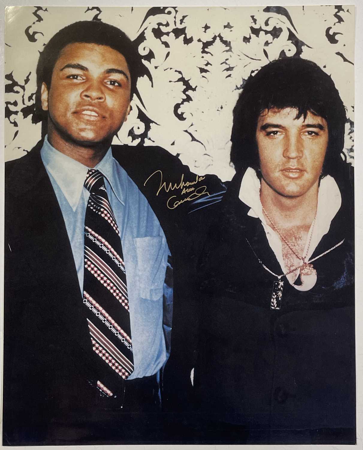 Lot 305 - MUHAMMED ALI SIGNED PRINT.