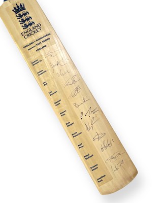 Lot 312 - CRICKET MEMORABILIA - ENGLAND AND SURREY SIGNED BATS.