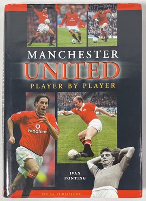 Lot 366 - FOOTBALL MEMORABILIA - MANCHESTER UNITED MULTI SIGNED 'PLAYER BY PLAYER' BOOK.