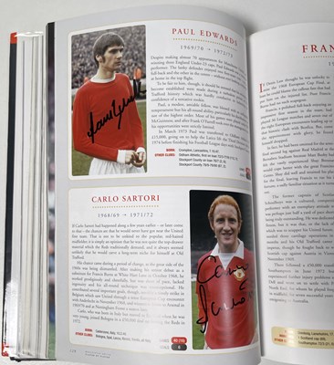 Lot 366 - FOOTBALL MEMORABILIA - MANCHESTER UNITED MULTI SIGNED 'PLAYER BY PLAYER' BOOK.