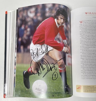 Lot 366 - FOOTBALL MEMORABILIA - MANCHESTER UNITED MULTI SIGNED 'PLAYER BY PLAYER' BOOK.