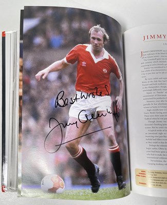 Lot 366 - FOOTBALL MEMORABILIA - MANCHESTER UNITED MULTI SIGNED 'PLAYER BY PLAYER' BOOK.