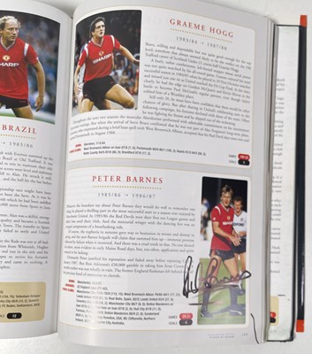 Lot 366 - FOOTBALL MEMORABILIA - MANCHESTER UNITED MULTI SIGNED 'PLAYER BY PLAYER' BOOK.