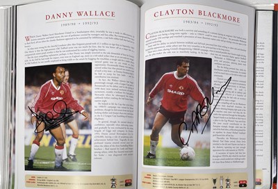 Lot 366 - FOOTBALL MEMORABILIA - MANCHESTER UNITED MULTI SIGNED 'PLAYER BY PLAYER' BOOK.