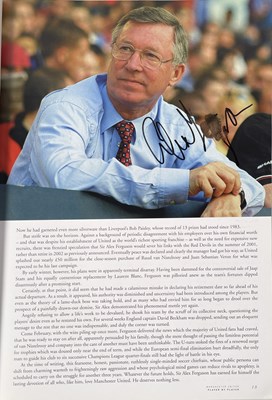 Lot 366 - FOOTBALL MEMORABILIA - MANCHESTER UNITED MULTI SIGNED 'PLAYER BY PLAYER' BOOK.