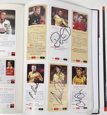 Lot 366 - FOOTBALL MEMORABILIA - MANCHESTER UNITED MULTI SIGNED 'PLAYER BY PLAYER' BOOK.