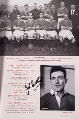 Lot 366 - FOOTBALL MEMORABILIA - MANCHESTER UNITED MULTI SIGNED 'PLAYER BY PLAYER' BOOK.