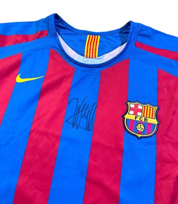 Lot 370 - FC BARCELONA -  A SHIRT SIGNED BY JOHANN CRUYFF.