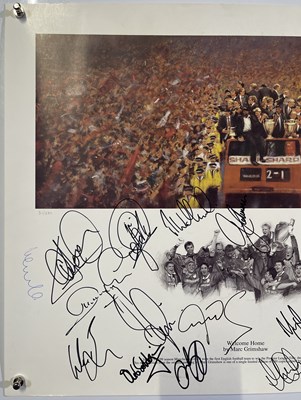 Lot 372 - FOOTBALL MEMORABILIA - MANCHESTER UNITED MULTI-SIGNED PRINT.