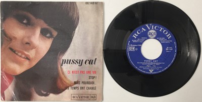 Lot 162 - PUSSY CAT - CE N'EST PAS UNE VIE EP (ORIGINAL FRENCH COPY - RCA VICTOR 86.148M)