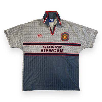 Lot 375 - MANCHESTER UNITED - 1995/6 AWAY SHIRT.