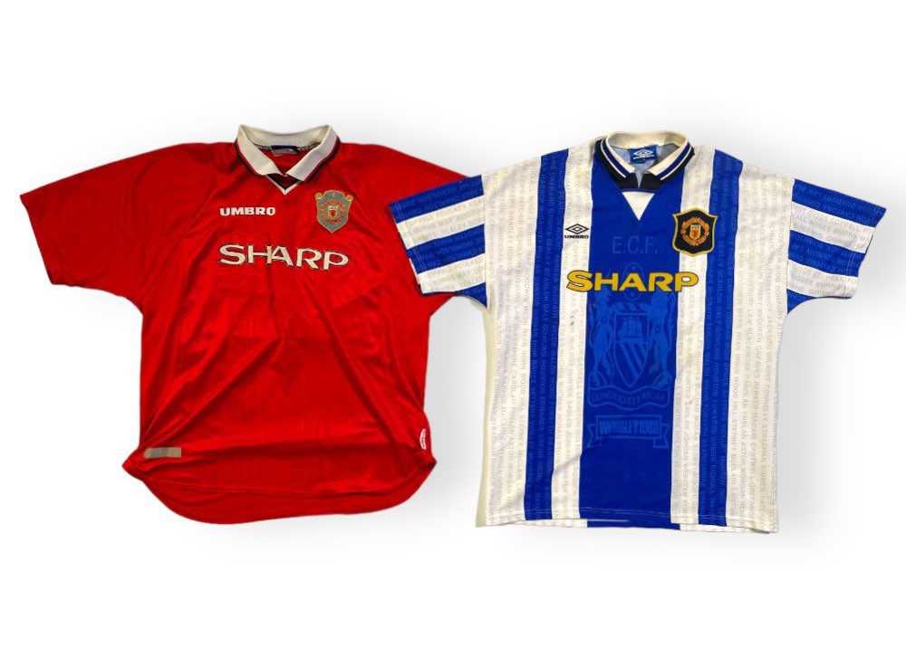 Lot 376 - MANCHESTER UNITED - 1990S FOOTBALL SHIRTS.