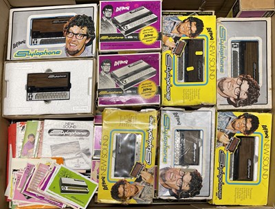 Lot 6 - LARGE COLLECTION OF BOXED / UNBOXED STYLOPHONES.