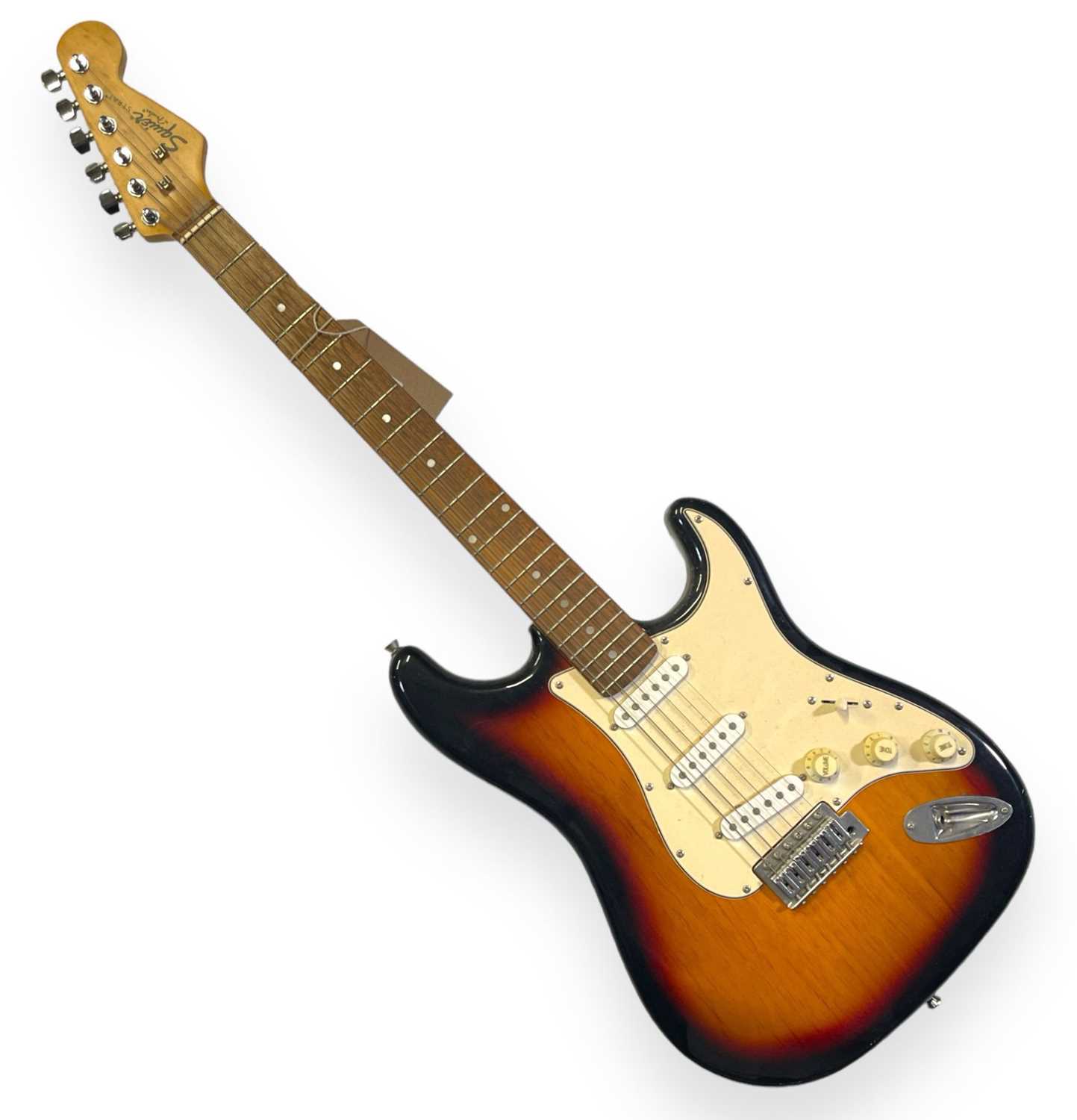 Lot 7 - A FENDER SQUIER STRATOCASTER ELECTRIC GUITAR.