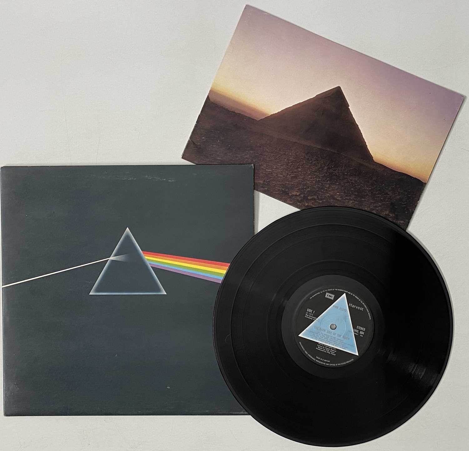 Lot 114 - PINK FLOYD - THE DARK SIDE OF THE MOON LP